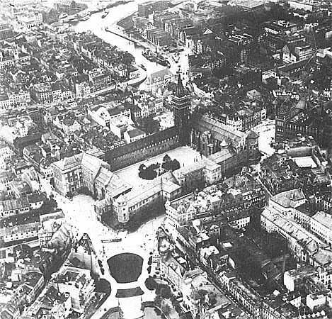 Totalbild: Schlo&szlig; und Stadt