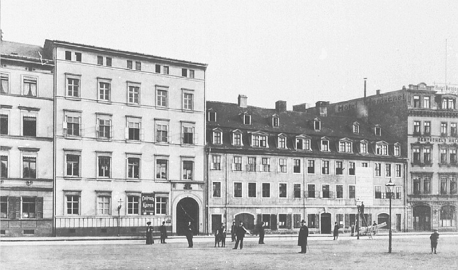 Ro&szlig;stra&szlig;e mit Hotel Hentschel ganz rechts