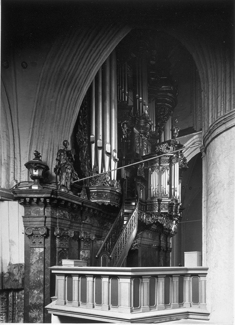 Hamburg, Katharinenkirche: side view of the organ